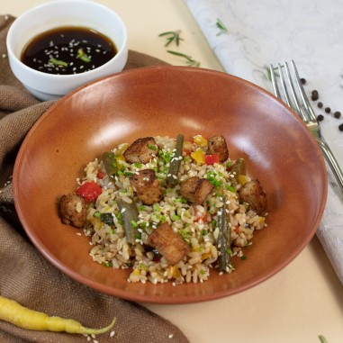 Insalata di cereali verdure e tofu Insalata di cereali verdure e tofu