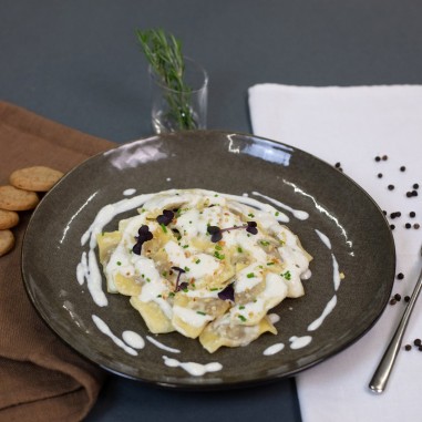 Mezzelune di carne con brie e noci Mezzelune di carne con brie e noci