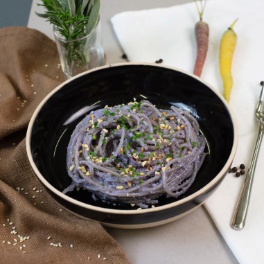 Spaghetti integrali con pesto di cavolo viola