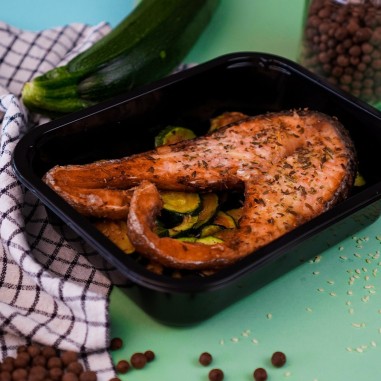 Trancio salmone e zucchine Trancio salmone e zucchine