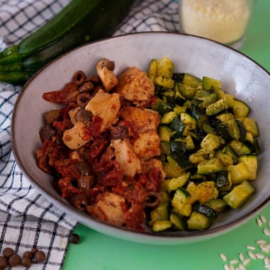 Straccetti di pollo pomodori secchi,... Straccetti di pollo pomodori secchi,...